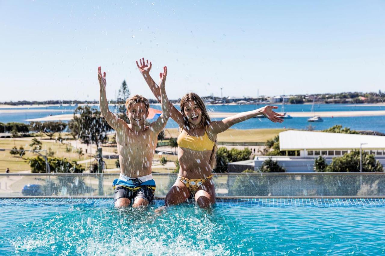 Sky Broadwater Apartments Southport Buitenkant foto