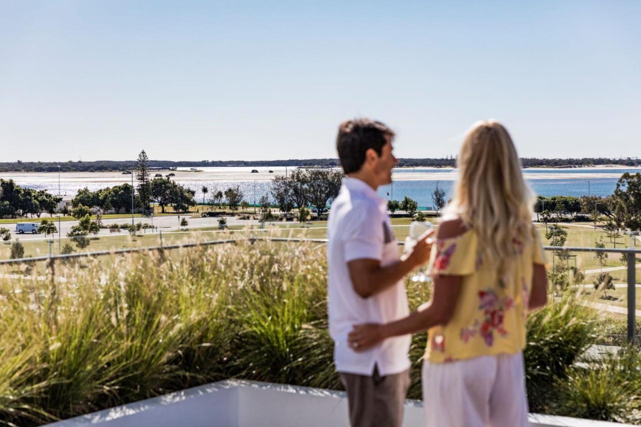 Sky Broadwater Apartments Southport Buitenkant foto
