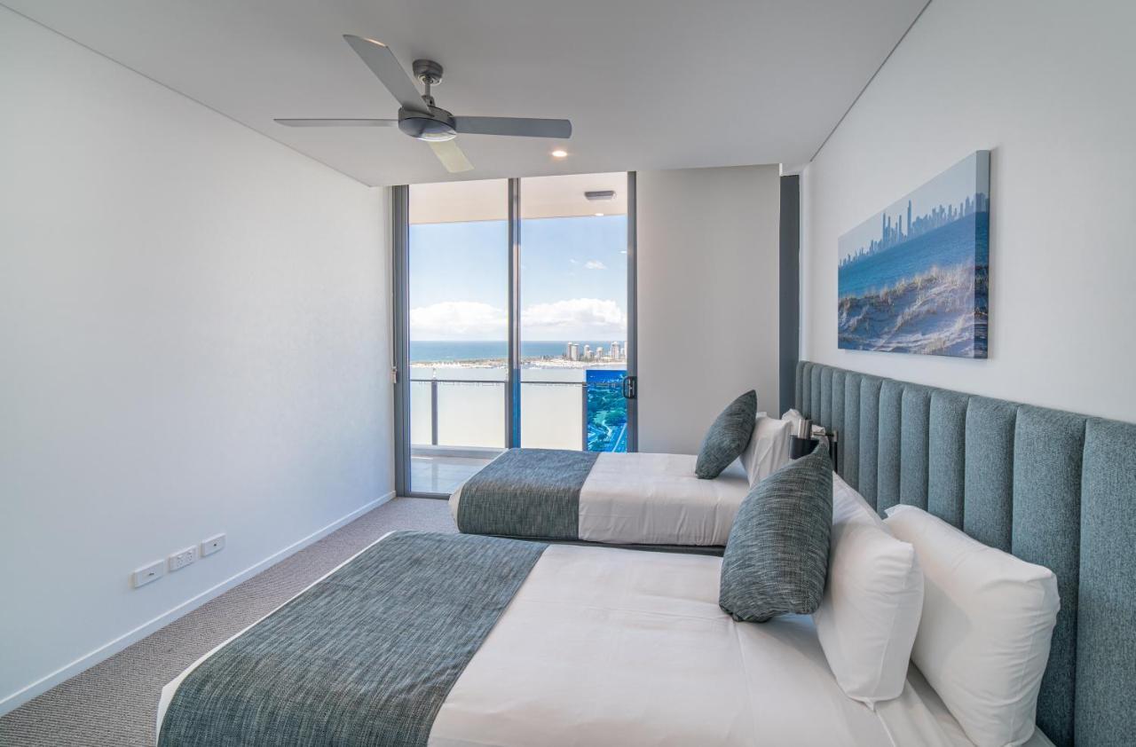Sky Broadwater Apartments Southport Buitenkant foto