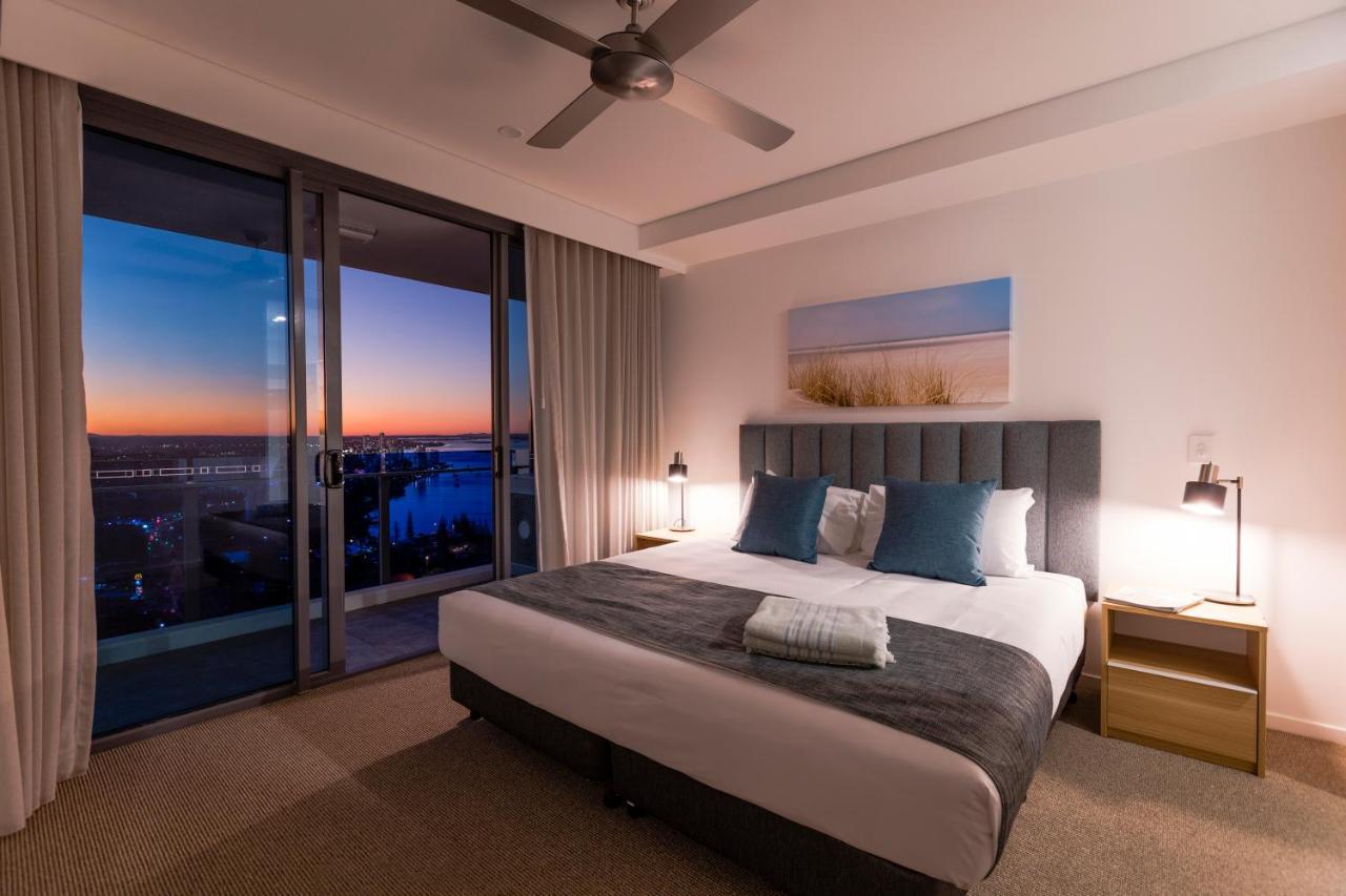 Sky Broadwater Apartments Southport Buitenkant foto