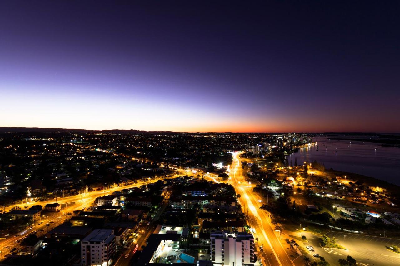Sky Broadwater Apartments Southport Buitenkant foto
