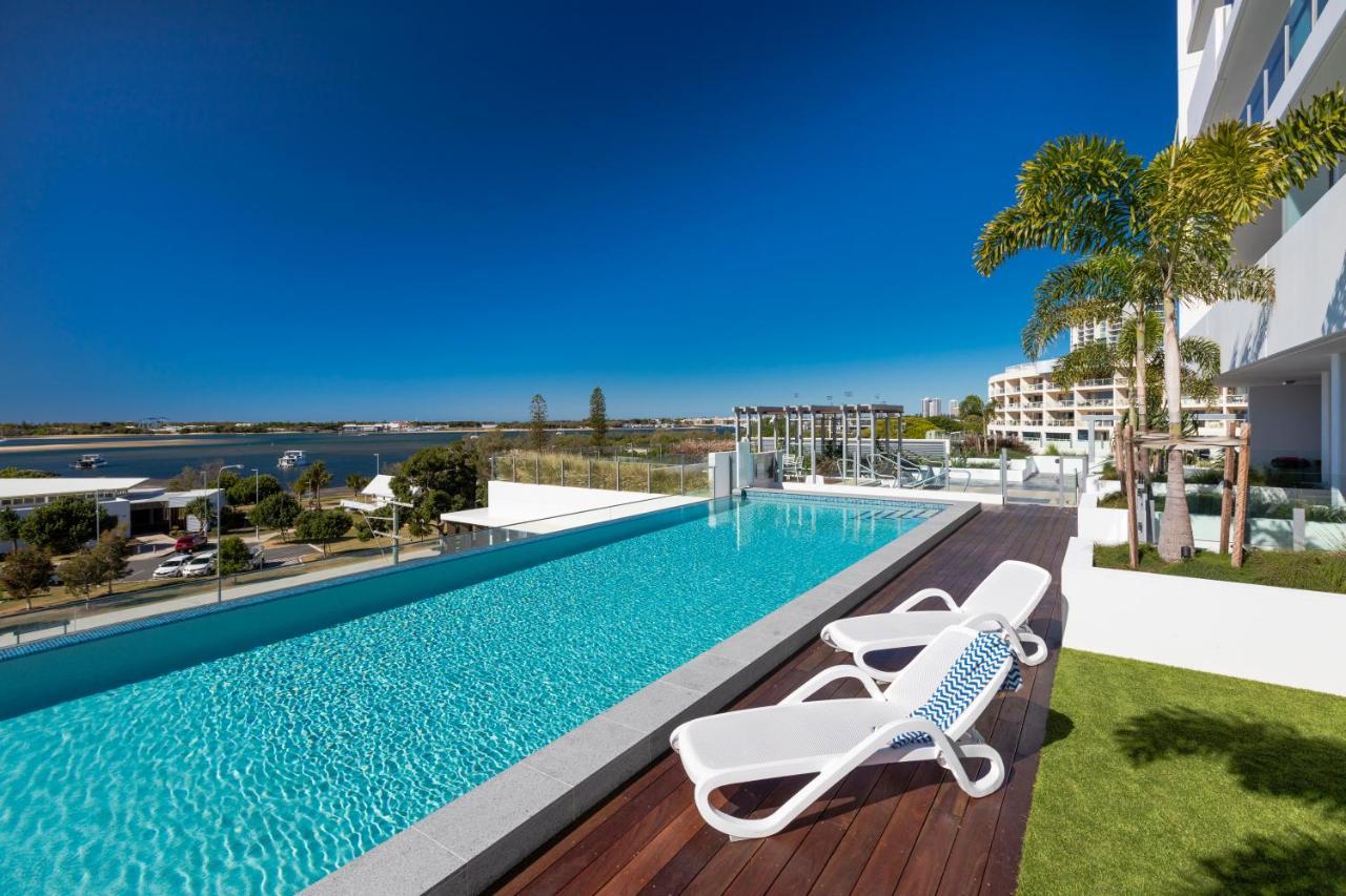 Sky Broadwater Apartments Southport Buitenkant foto