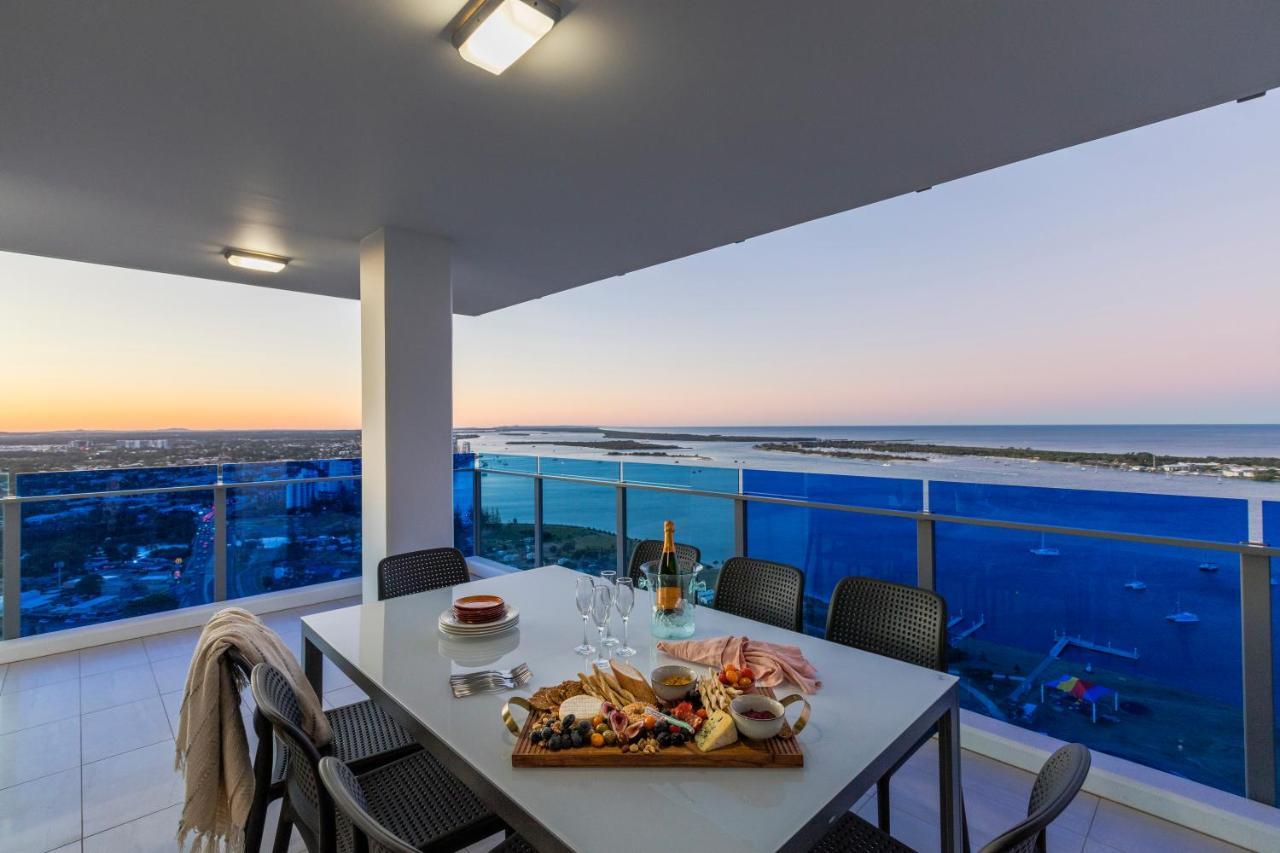 Sky Broadwater Apartments Southport Buitenkant foto