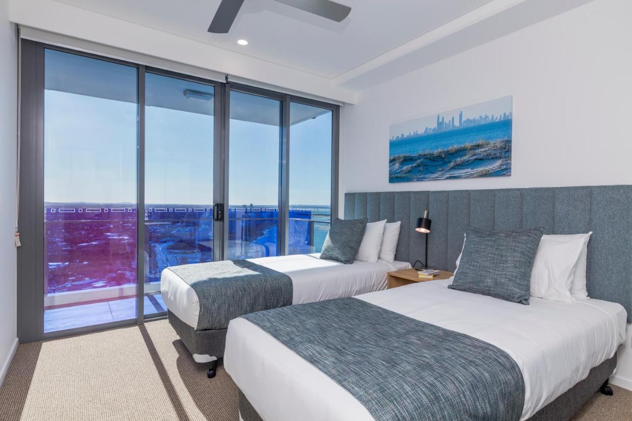 Sky Broadwater Apartments Southport Buitenkant foto