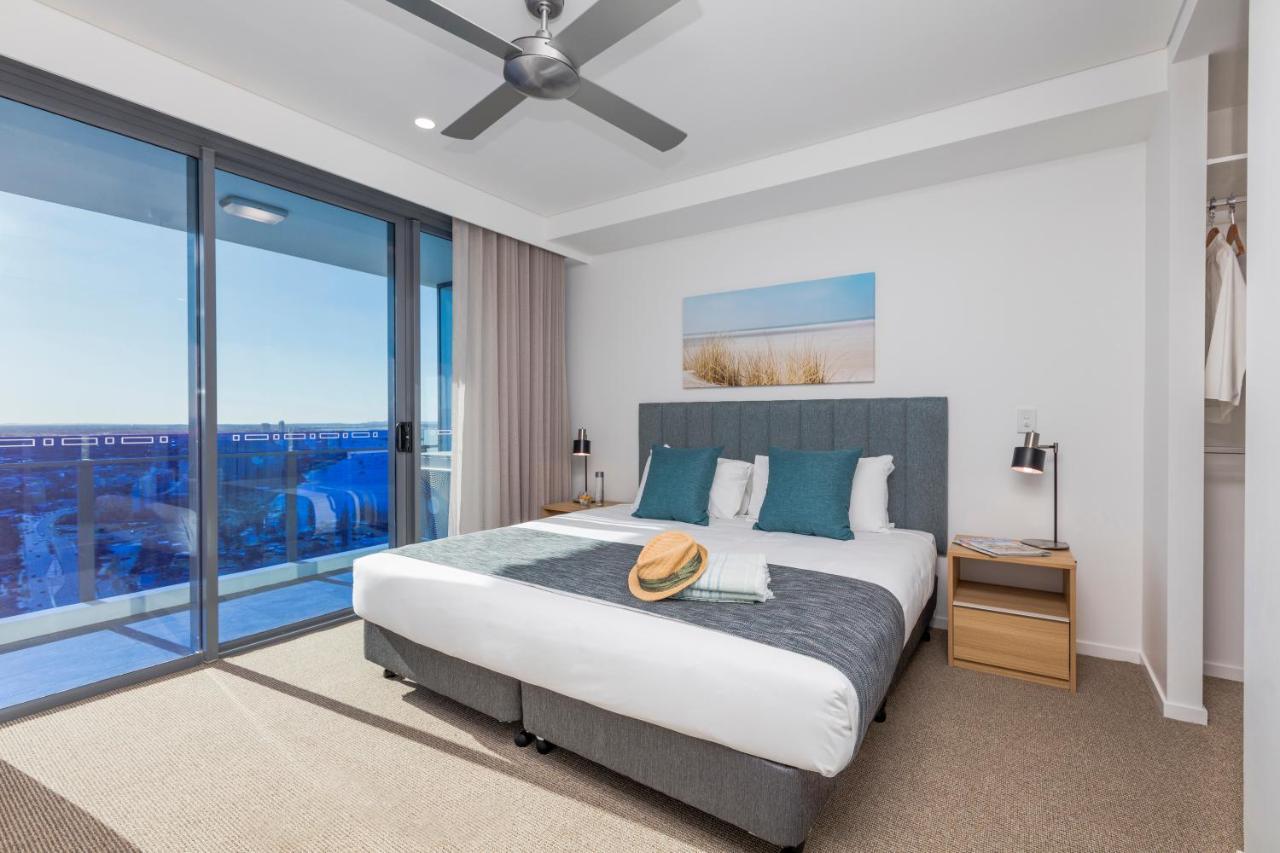 Sky Broadwater Apartments Southport Buitenkant foto