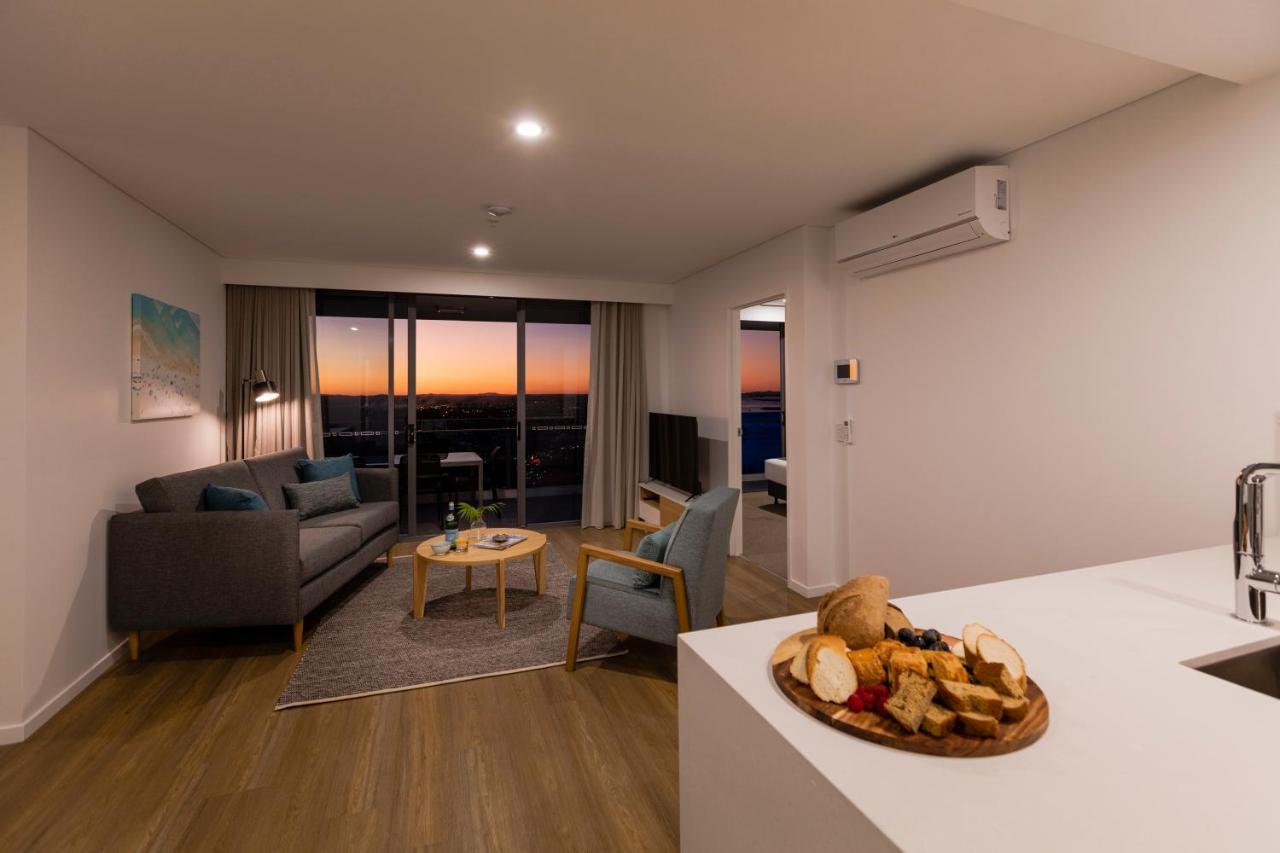 Sky Broadwater Apartments Southport Buitenkant foto