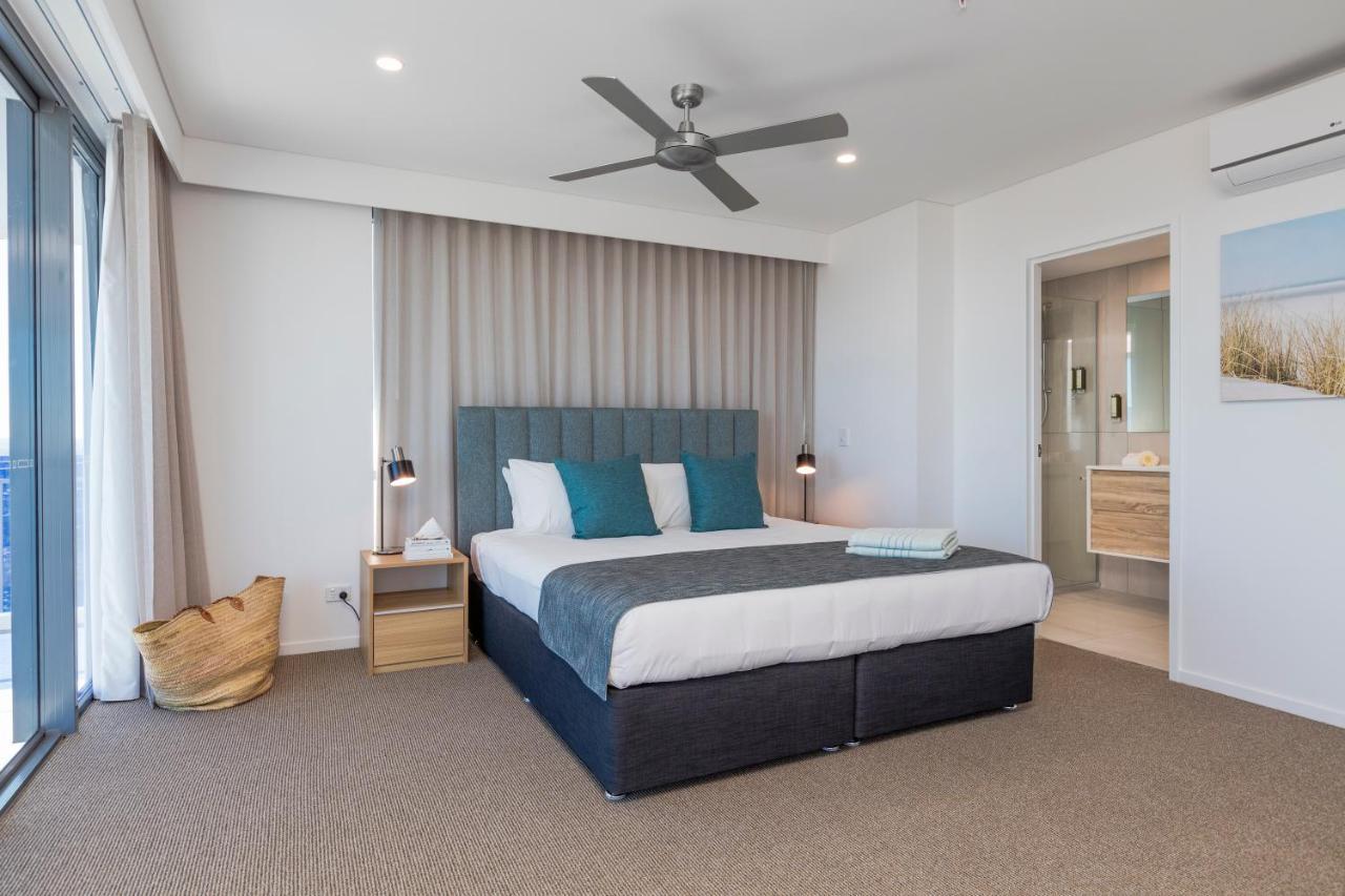 Sky Broadwater Apartments Southport Buitenkant foto