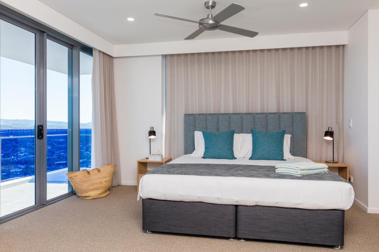 Sky Broadwater Apartments Southport Buitenkant foto