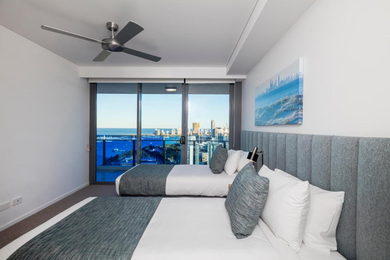 Sky Broadwater Apartments Southport Buitenkant foto